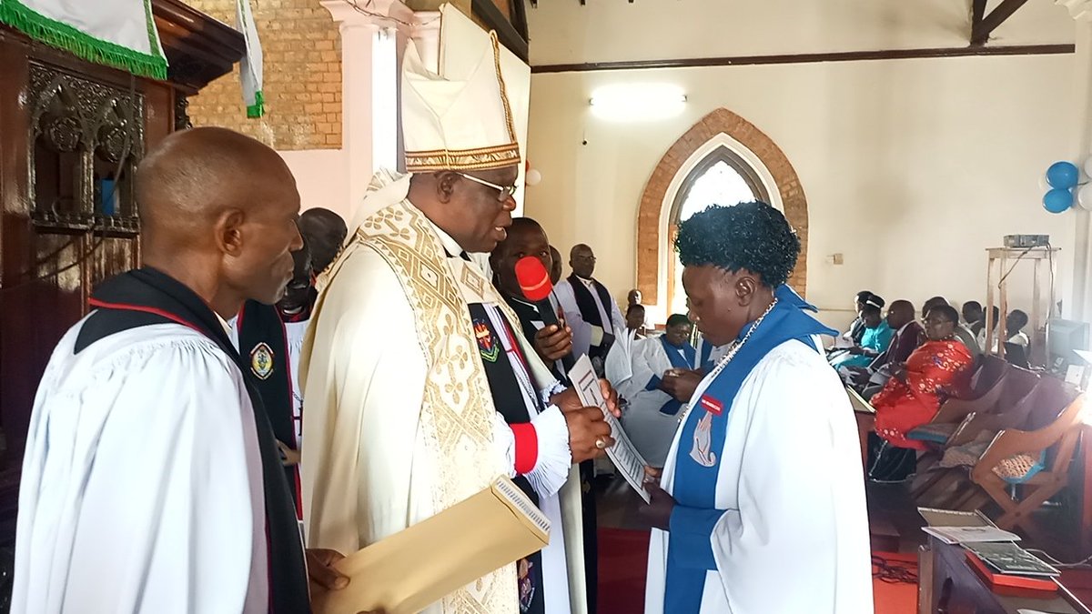 BKDCOU's tweet photo. 26/11/2023 
Commissioning of Lay Readers of Bunyoro Kitara Diocese. 32 have completed their two years course and now are fully commissioned to Minister.. Rt. Rev Samuel Kahuma Abwooli is the Main Celebrant. https://t.co/Yf8pdaBuKV