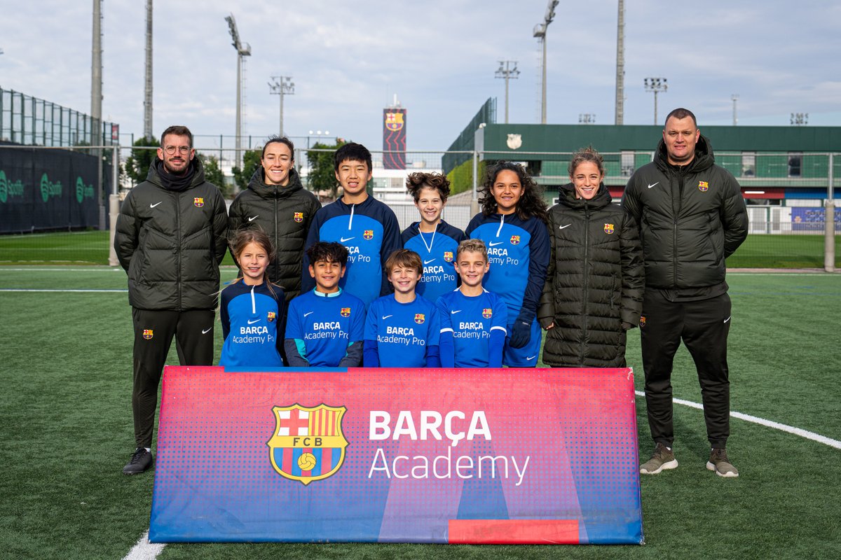 Els nens i nenes de la @BarcaAcademyny i de la Barça Academy Miami van poder trobar-se amb l'Ona Batlle i la Luzy Bronze del @FCBfemeni . Moltes gràcies per venir Gracias por pasar un rato con nosotros/as @OnaBatlle & @LucyBronze !!! @BarcaAcademy 🔵🔴#ForçaBarça