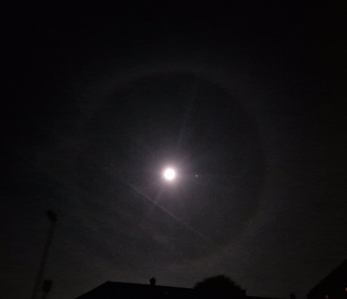 TutorStacey_EP's tweet photo. Day 25 #AcWriMo #WritingChallenge
Goal 3x pomodoro in @JoyfulFE #writingrooms today, see where there that takes me.
Inspo is last night's moon halo full of awe and wonder & connected so many people ✨️ 🪐🌚 #AnythingIsPossible https://t.co/c6v40fwwOc