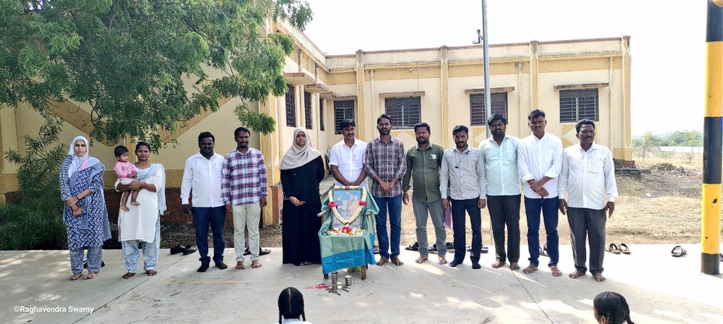 MDRSKoganoor's tweet photo. 🎉Celebrating #ConstitutionDay by reading the #Preamble of our Constitution & with a pledge for a cleaner and healthier hostel environment! Let's honor our constitution by fostering a sense of community, hygiene, and shared responsibility.🏡
#Karnataka_KREIS_Schools #CleanHostel https://t.co/MIdrckl8W0
