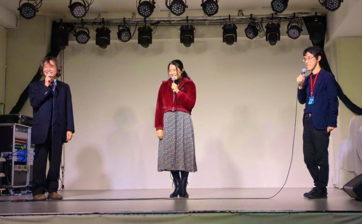 OikazeYosoro's tweet photo. #ドラゴン映画祭 2023
at #西成 #spacehouse 

我々「追い風ヨーソロ！」からは豆電球さんも合わせて4人が駆けつけ、昨日無事に上映となりました🎬
豆電球LIVEも大盛り上がり！！！

本日は２日目最終日です👍🏻

#豆電球 #映画祭 https://t.co/mleJcxVjnr
