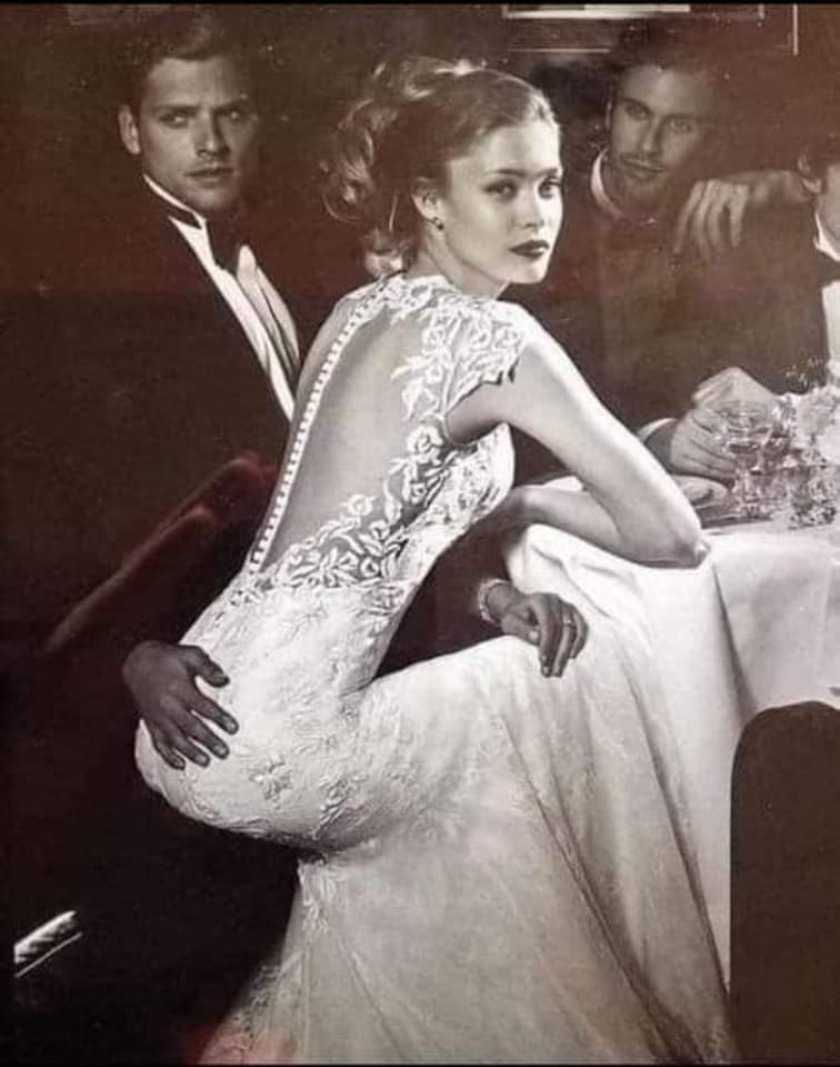 Adoro essa foto, porque enquanto você olha outra mulher, outro olha a sua.