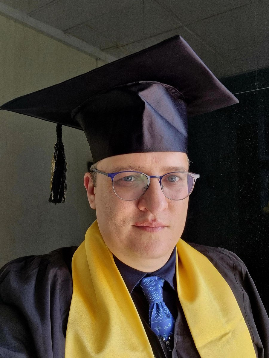 ljutomir's tweet photo. Sunday morning outfit.
#graduation #spjain #convocation @SPJainGlobal https://t.co/Ehi6omDMJr