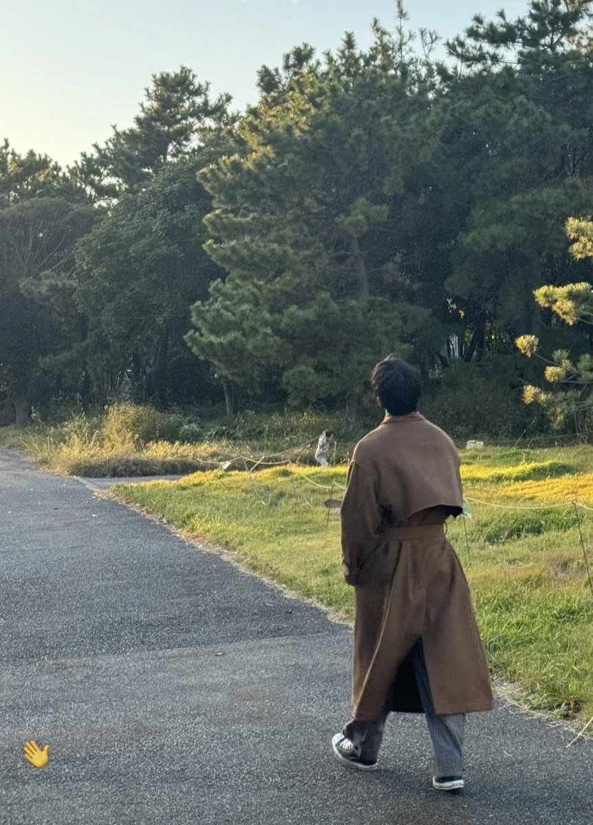 _jonghyeop's tweet photo. Farewell, autumn. https://t.co/yeFdRNl9HM
