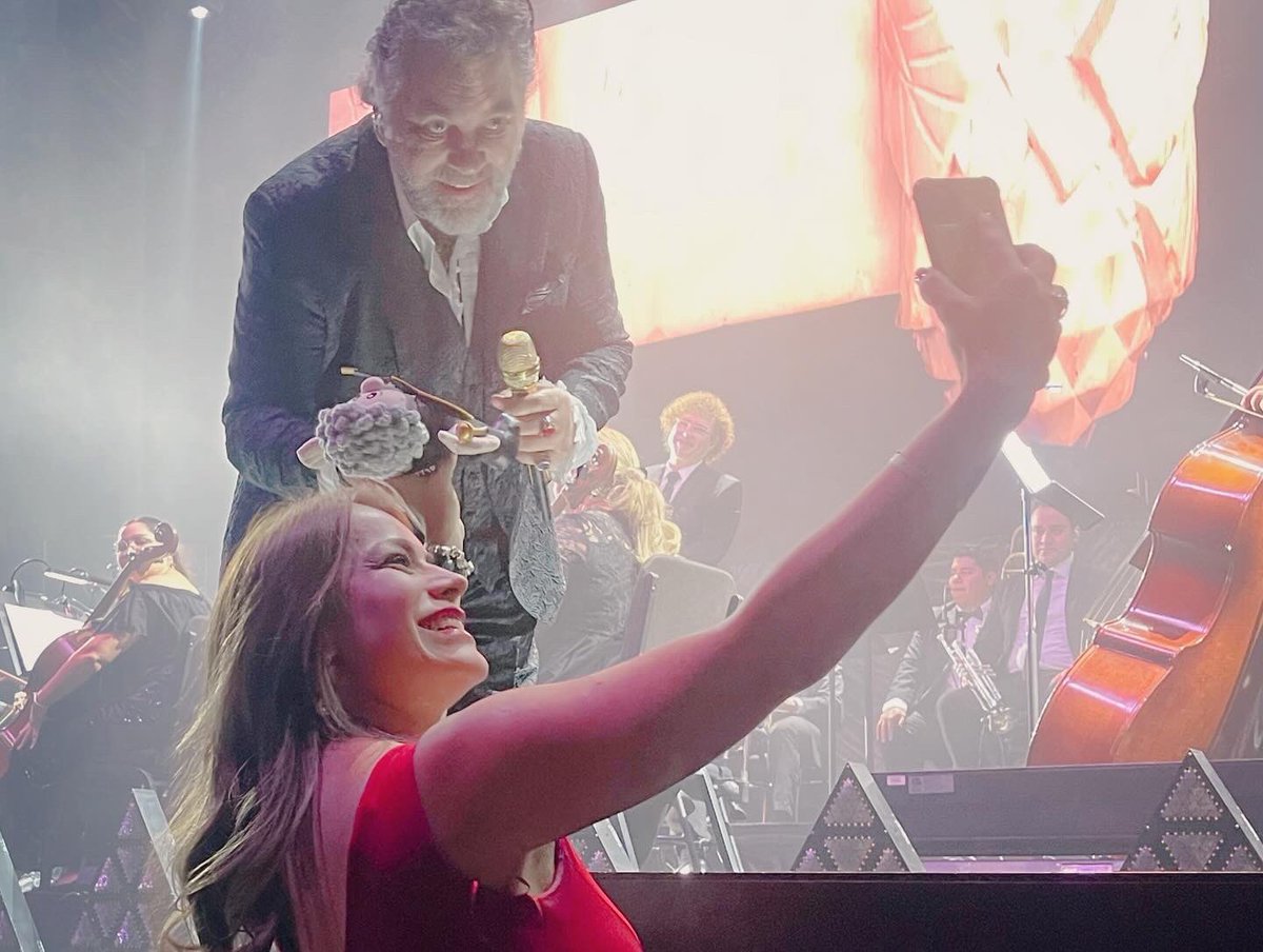 susycc1's tweet photo. @Mijares #monterrey #mexico
#manuelmijares #fyp> #videoviral
#susycarrilloc #hermoso #musica #tour
#sinfonico #mijaressinfonico #Amor #mujeres
#bañopublico #cancionesbellas #lucero
#luceromijares #simetenias #Ilorando #triste
@drsimi_oficial #drsimi @MijaresOficial https://t.co/4wxLfvK1pl