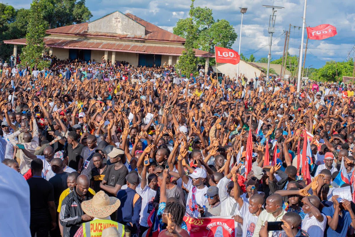 Mapon_Matata's tweet photo. Toute la population du Maniema est d’accord de voter à 100 % le candidat num 3 Moïse Katumbi. En tant que Leader incontesté de toute la province, j’ai offert l’ensemble des voix du Maniema au num 3 qui est le candidat de l’évidence. Rendez-vous avec Moise le mardi 28 nov à Kindu. https://t.co/4fH9KmD4mt