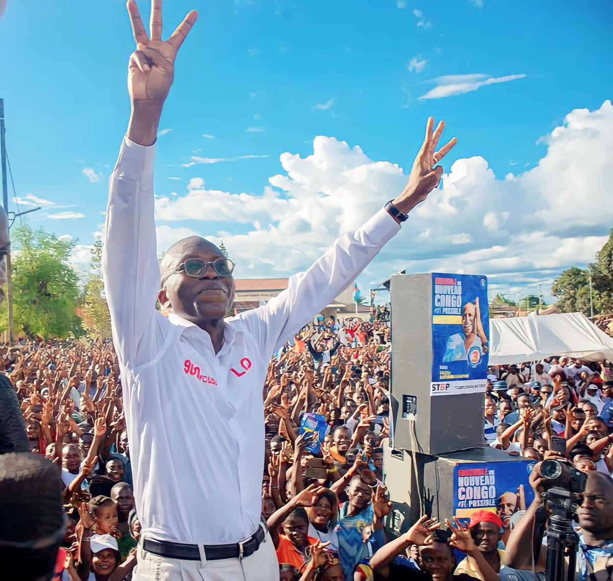 Mapon_Matata's tweet photo. Toute la population du Maniema est d’accord de voter à 100 % le candidat num 3 Moïse Katumbi. En tant que Leader incontesté de toute la province, j’ai offert l’ensemble des voix du Maniema au num 3 qui est le candidat de l’évidence. Rendez-vous avec Moise le mardi 28 nov à Kindu. https://t.co/4fH9KmD4mt