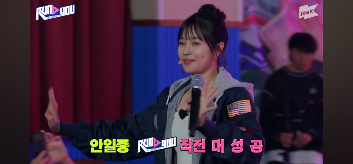 jjangkly_630's tweet image. #런투유_위클리
안일중에 깜짝등장한 위클리! 학생분들도 호응 너무 좋고 재치있으셔서 위클리에게도 학생분들에게도 서로에게 좋은 추억이 된 것 같아 보는 제가 행복했어요ㅎ 보는내내 너무 부럽긴 했지만..행복해보이는 위클리를 보니 데일리도 행복해지는 마법🫶짱더케이 SNS팔로우및구독완료❤️‍🔥