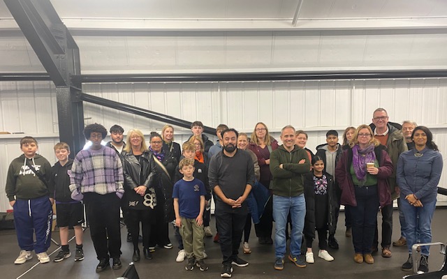 Sarah_Parfitt's tweet photo. What a great afternoon @SalthillVr yesterday! Jay Younes & his fab team gave Dr Gabor Thomas from @UniofReading & Friends of #Cookham Abbey supporters a VR tour of the #Cookhamdig23. V. excited about taking this into local primary schools next year! @MediaHub_UK @MaidenheadAds https://t.co/StWhG2q1Yq