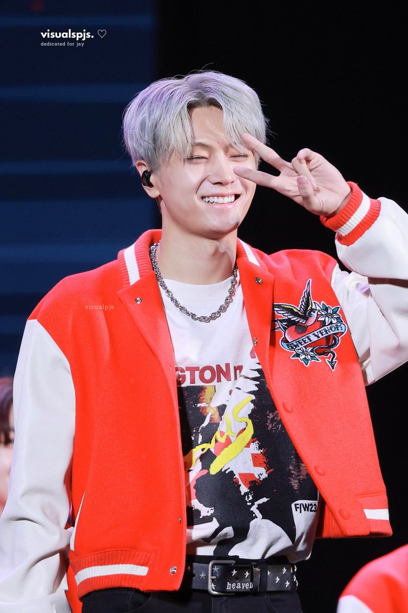 visualpjs's tweet photo. [2311118 EN- CONNECT NIGHT]

my cutest and brightest star. ☆

#JAY #제이 #종성 #엔하이픈_제이 https://t.co/nj603pnyEF
