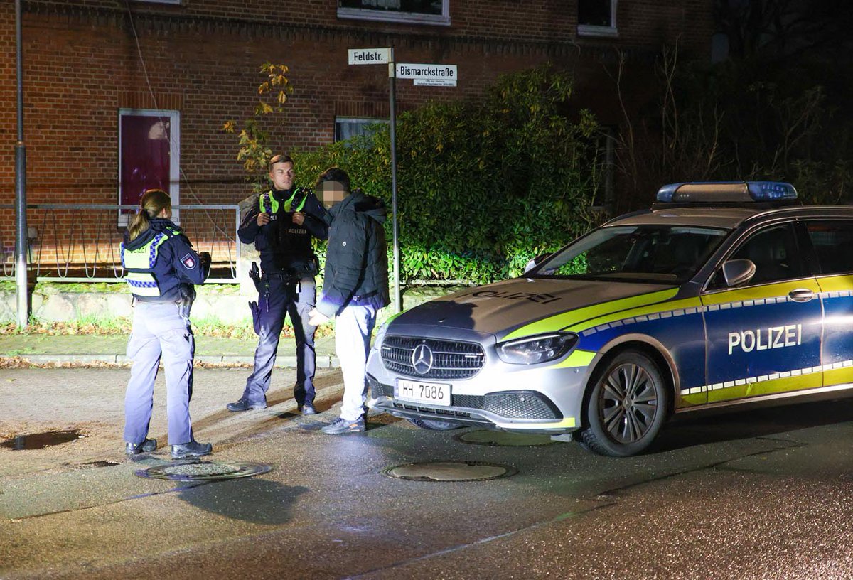 CrimeNewsHH's tweet photo. Fehde unter verfeindeten #Jugendlichen in #Schwarzenbek - Großeinsatz der #Polizei

Fotos: BlaulichtNews 

https://t.co/CTcJVan60c https://t.co/i8V9zrdqvJ
