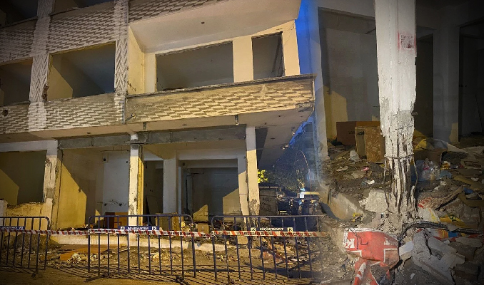finansingundemi's tweet photo. Bu bina yıkım için neyi bekliyor? #Deprem #AğırHasarlıBina #Kusurlu #Riskli #Yıkım #Küçükçekmece #İstanbul  - https://t.co/BGlUGgh1jv https://t.co/CMs5xxIT0S
