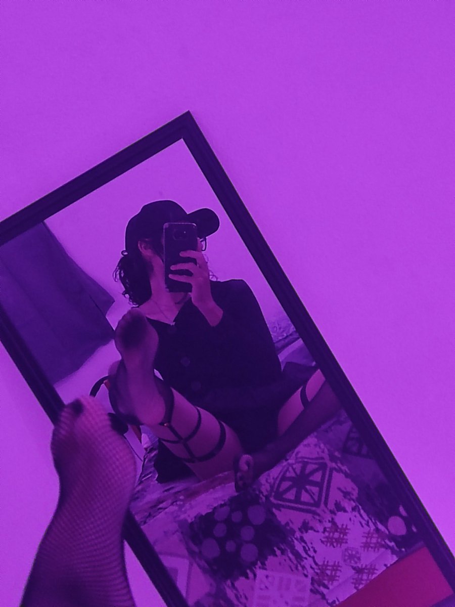 Mianime009's tweet photo. Bueno, en la publicación anterior ganó foto pata, así que aquí las tienen 💜
#Femboy #trapito #sissy https://t.co/NL9Z7syvjN