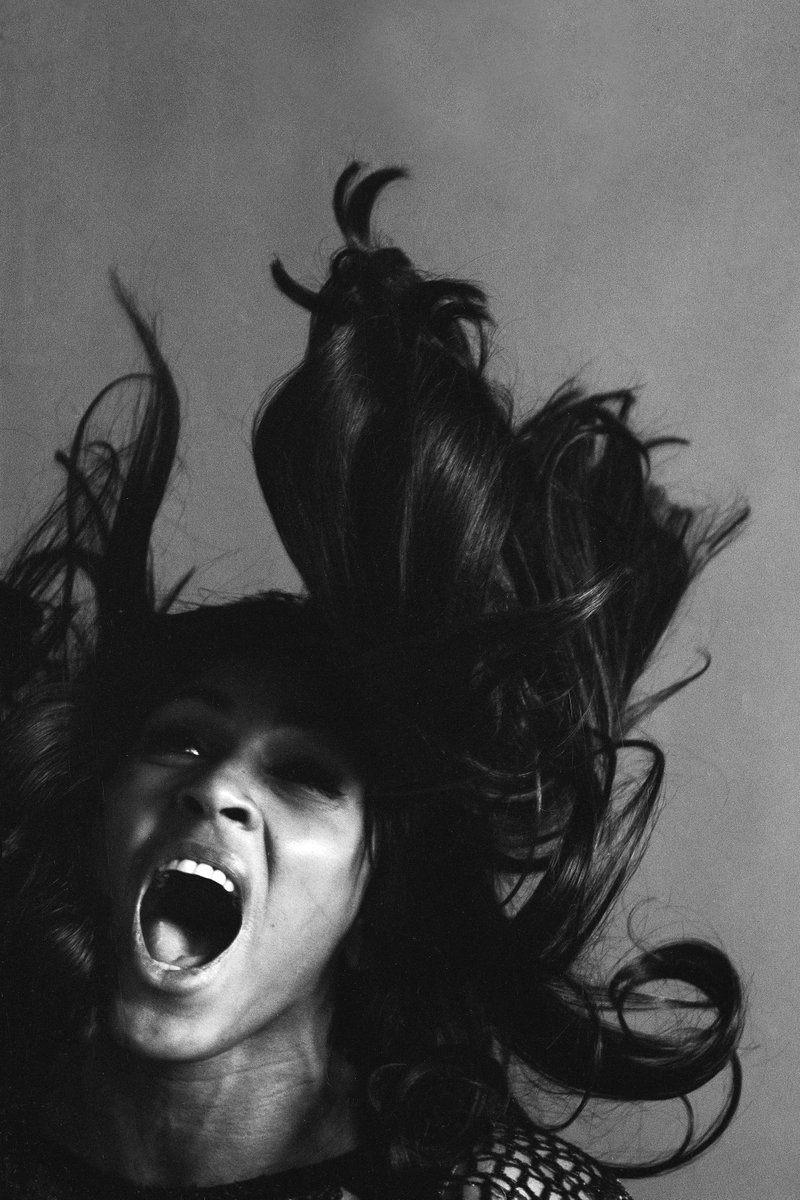 VogueFrance's tweet photo. Tina Turner aurait eu 84 ans aujourd'hui. ✨
Vogue lui rend hommage en photos. 
📌 https://t.co/eM6Z6XKznP
© Jack Robinson/Hulton Archive/Getty Images https://t.co/d25sdcRZm1