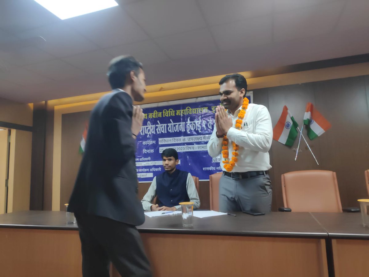 brajendra_'s tweet photo. On the occasion of Constitution Day, a speech competition was organized in Government New Law College, the theme of which was "Indian Constitution will pave the way for Vishwa Guru India".  It was a great experience to discuss the subject of the Constitution with law students. https://t.co/BtvNPAG1li