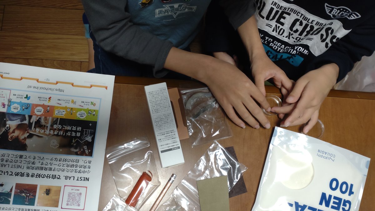 tomstream5's tweet photo. #子供の科学
#NESTLAB
#ネストラボ
#コラーゲン
楽しく実験に参加できました。
コラーゲンについて、その使われ方などとても丁寧に教えていただき、興味津々な様子でした。
ママのために化粧水は取っておいたよ(笑) https://t.co/7iV9GGwkwh