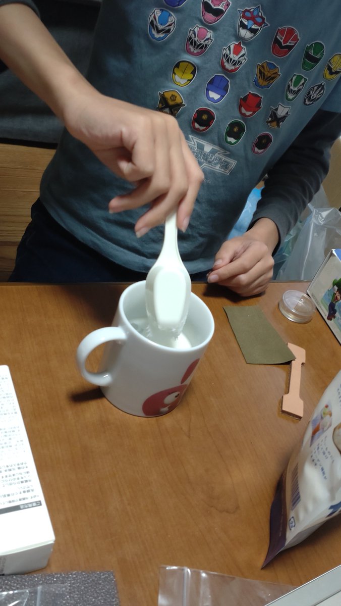 tomstream5's tweet photo. #子供の科学
#NESTLAB
#ネストラボ
#コラーゲン
楽しく実験に参加できました。
コラーゲンについて、その使われ方などとても丁寧に教えていただき、興味津々な様子でした。
ママのために化粧水は取っておいたよ(笑) https://t.co/7iV9GGwkwh
