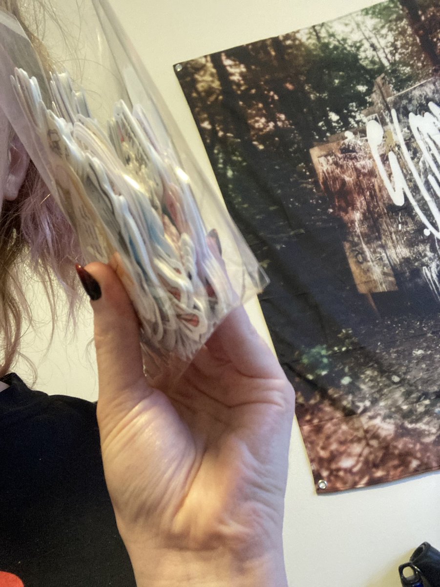 whyvette_11's tweet photo. Stickers printed cut and ready to hand out tomorrow for paramore melbourne !! https://t.co/LBruOP0NJ9