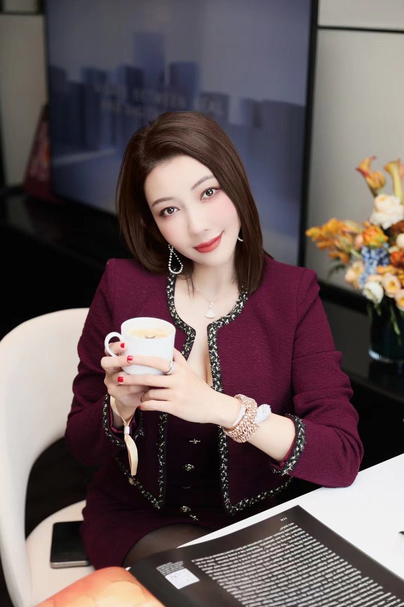 忙里偷闲的去参加了个活动，听听课，看看参展的腕表，不过大部分都是比较经典的男表，也是又学习了一些腕表的知识。
    最近在上课学习拍摄直播中忙的像陀螺，转不停。 https://t.co/G0jW79K7dK