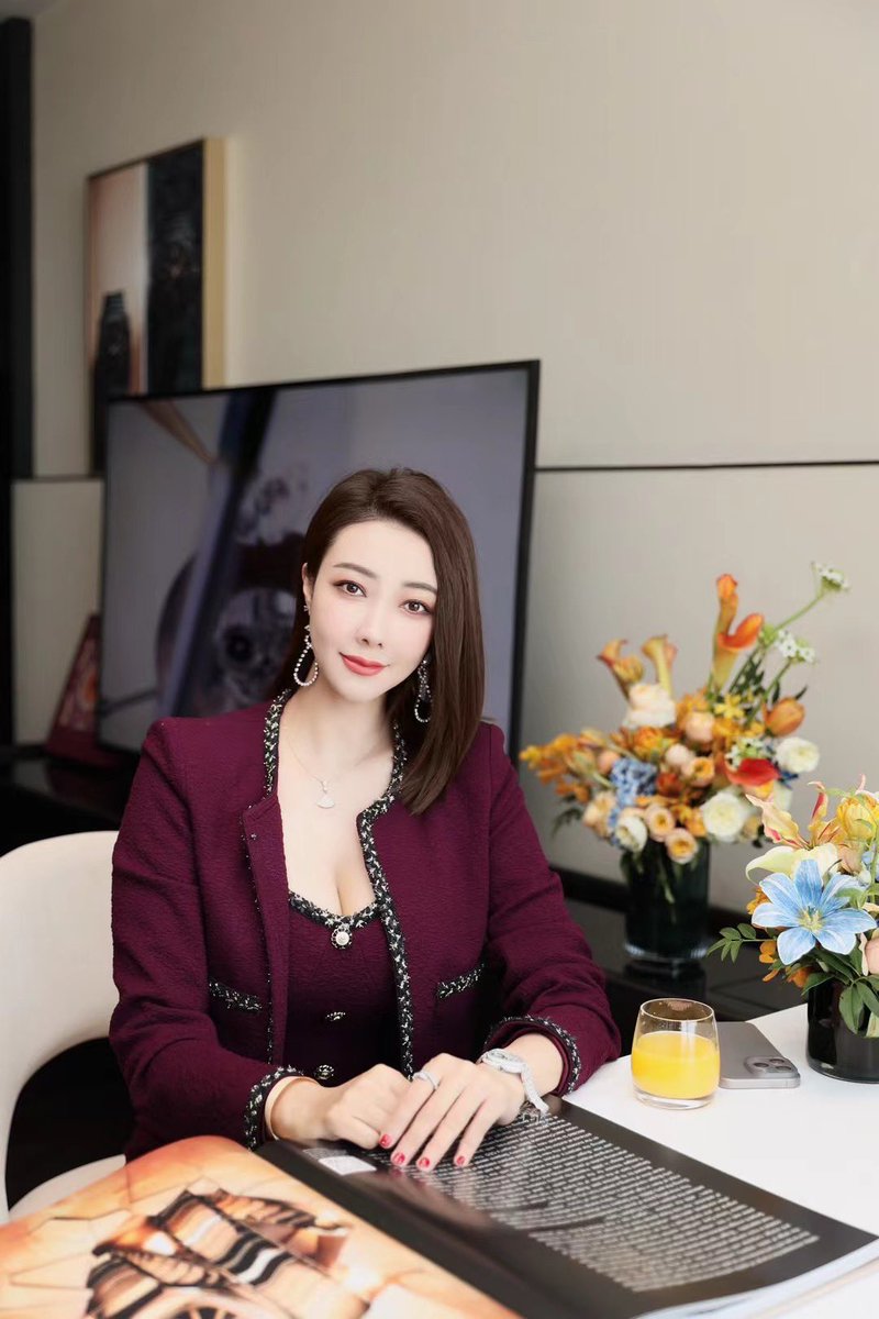 忙里偷闲的去参加了个活动，听听课，看看参展的腕表，不过大部分都是比较经典的男表，也是又学习了一些腕表的知识。
    最近在上课学习拍摄直播中忙的像陀螺，转不停。 https://t.co/G0jW79K7dK