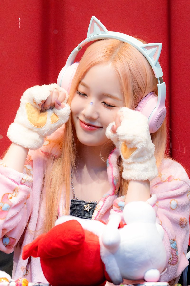 miaw miaw! ≽^•⩊•^≼