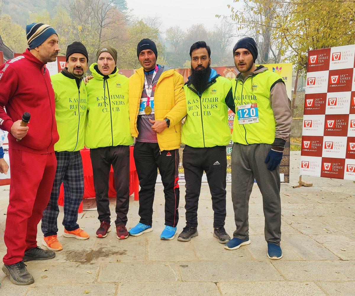 khangulzar94's tweet photo. #Dal_Lake_Half_Marathon_2023
Run around the famous Dal Lake in an up-and-down format on a 10.5 km loop. 🏃🥈⏰51
Tufail Ramzan 
JKSportstime 
Yasir Wani 
Yaseen Wali 
Tajinder Singh Teji 
Mushtaq Bashir 
Fitness Sports Club Kashmir 
Akber Khan 
Uttam Dhar https://t.co/lisrND6Pxu