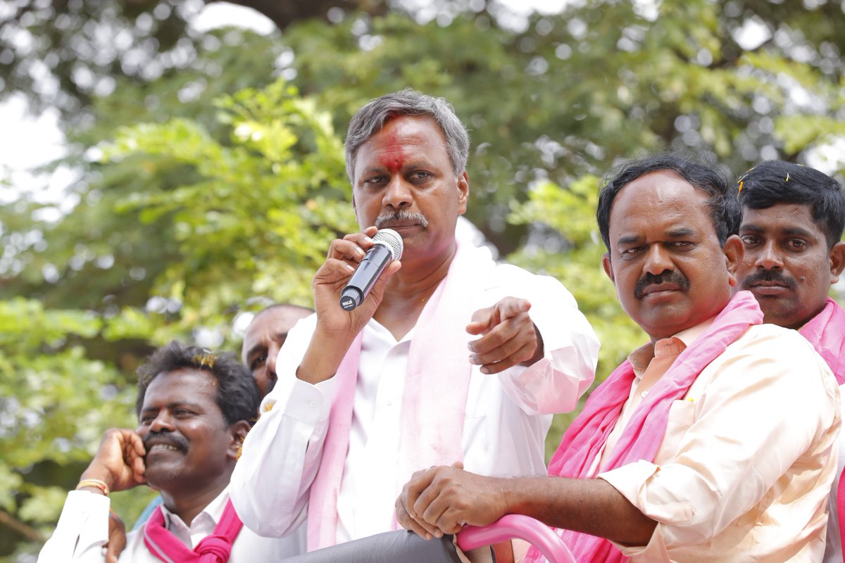 PRR_BRS's tweet photo. నర్సాయిపల్లి గ్రామంలో అసెంబ్లీ ఎన్నికల ప్రచారం.

#pallarajeshwarreddy #KCROnceAgain #janagam #Cherial #Telangana #VoteForCar #SayNoToCongress #KCR https://t.co/7dpxPzDWTx