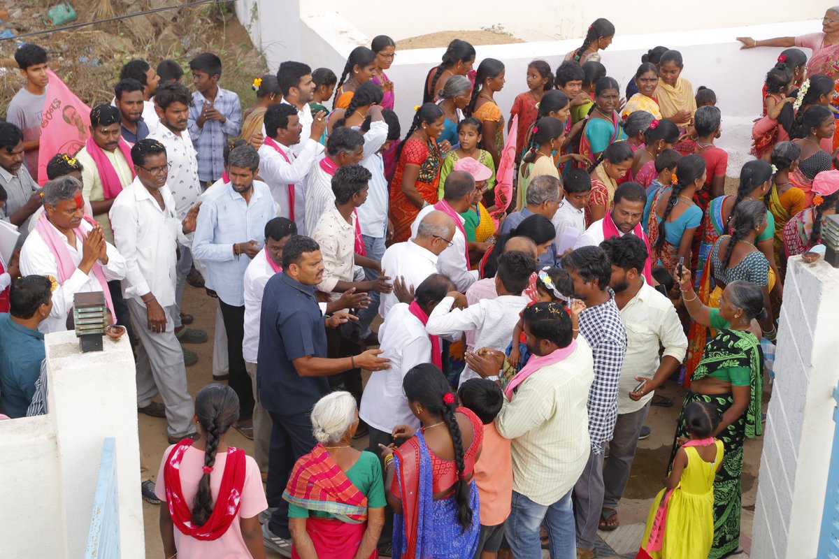 PRR_BRS's tweet photo. నర్సాయిపల్లి గ్రామంలో అసెంబ్లీ ఎన్నికల ప్రచారం.

#pallarajeshwarreddy #KCROnceAgain #janagam #Cherial #Telangana #VoteForCar #SayNoToCongress #KCR https://t.co/7dpxPzDWTx