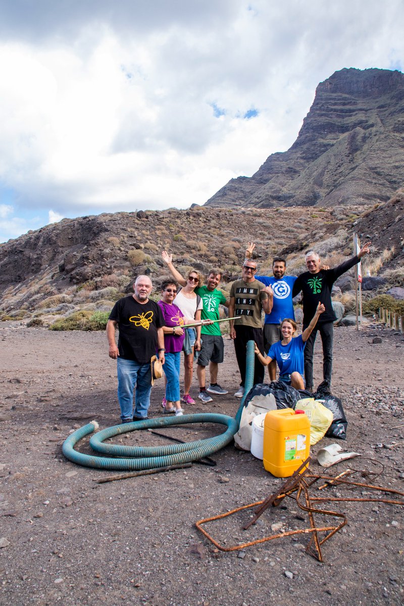 Ayer, junto a <a href="/oceans4_life/">Oceans4Life</a> hicimos una batida de limpieza de micro y macro plásticos en la Playa de El Risco (Agaete). Las imágenes hablan por sí solas...🚮♻️