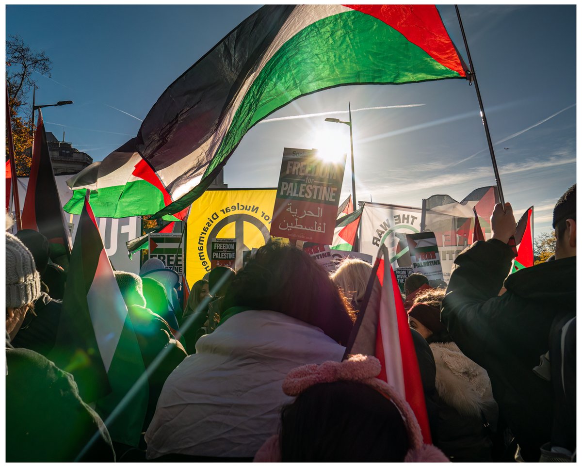 300,000 on the march for Palestine calling for a ceasefire yesterday. If Israel decide to continue with their genocide London will see the biggest demonstration ever. Next step: @STWuk & @CNDuk have called a workplace DOA this Wed as part of UN day of solidarity with Palestine.