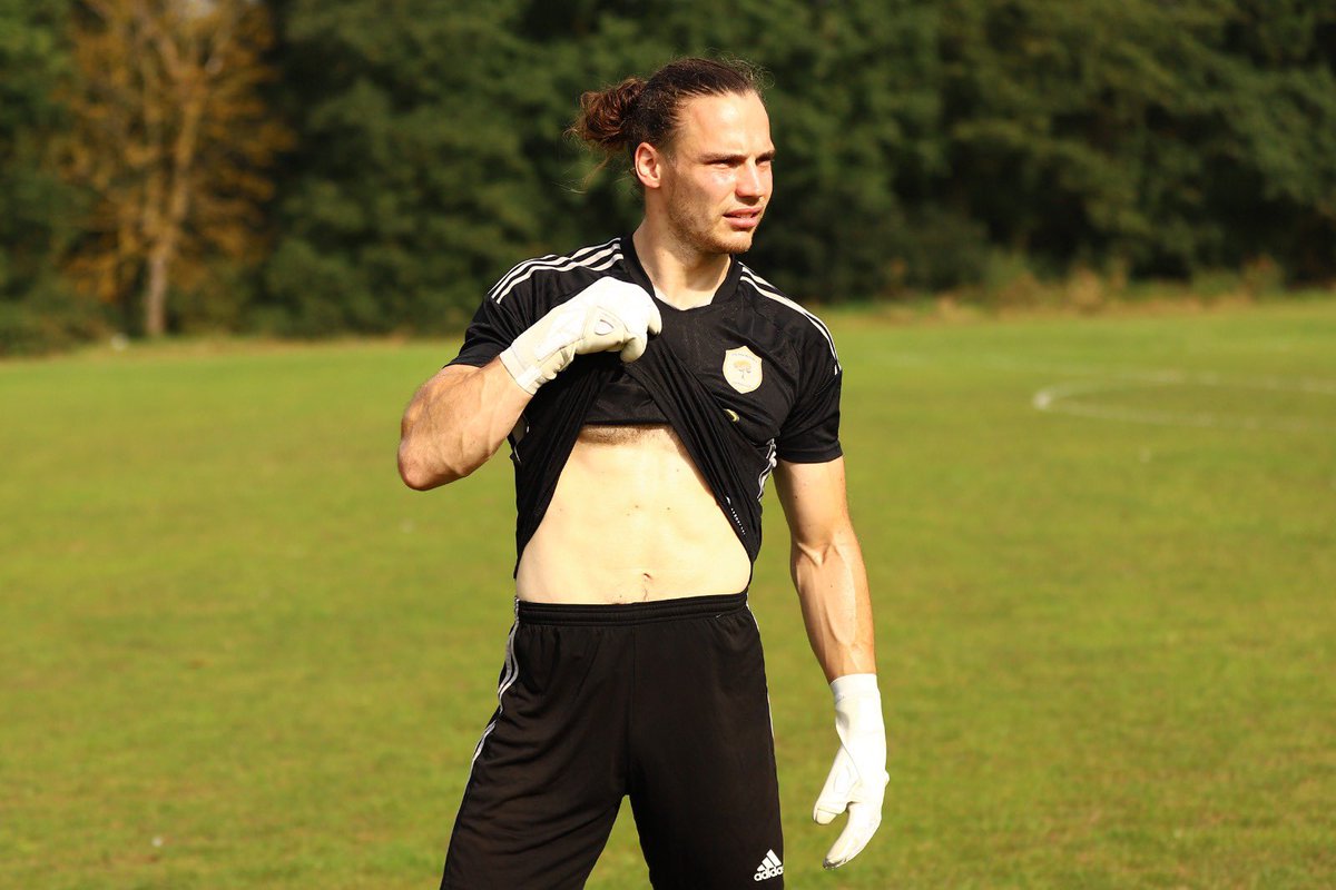We’ve had some complaints from the Murray Army about the lack of <a href="/MattMurrray/">Matt Murray</a> related content, especially with this being his first game missed this season. So here is the prat in all his “glory” #HykehamMurrayorial