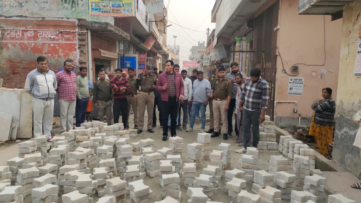 nkgurjar4bjp's tweet photo. नगरपालिका के वार्ड 29 रामपार्क में चल रहे विकास कार्यों के गुणवत्ता का निरीक्षण किया। इस दौरान संबंधित ठेकेदार को निर्माण कार्यों में गुणवत्ता बनाये रखने हेतु आवश्यक दिशानिर्देश दिए।
#mlaloni #transformingloni https://t.co/vnmkSkq0r6