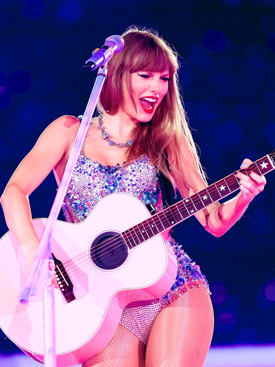spotify_data's tweet photo. .@taylorswift13 has now spent 365 days as  the most streamed artist on Global Spotify. https://t.co/1wh1IACrzY