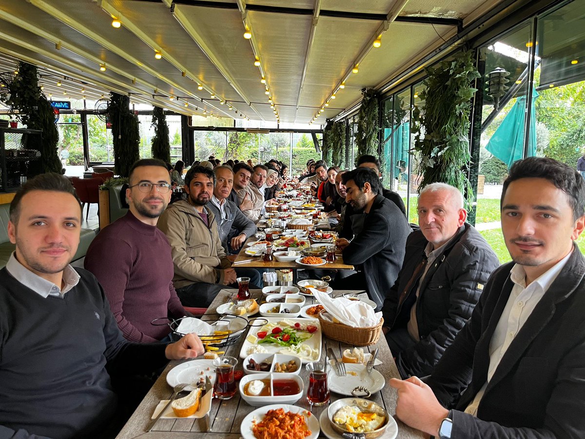 dogan1mustafa's tweet photo. Veli toplantısı öncesi öğretmenlerimizle sabah kahvaltısında buluştuk. İlçe müdürümüz Feyzullah Sert hocamız teşrif ettiler. Güzel dilekleri için teşekkür ederim 🙏 @feyz65 @MucahitYentur https://t.co/s3WKxjHBTs