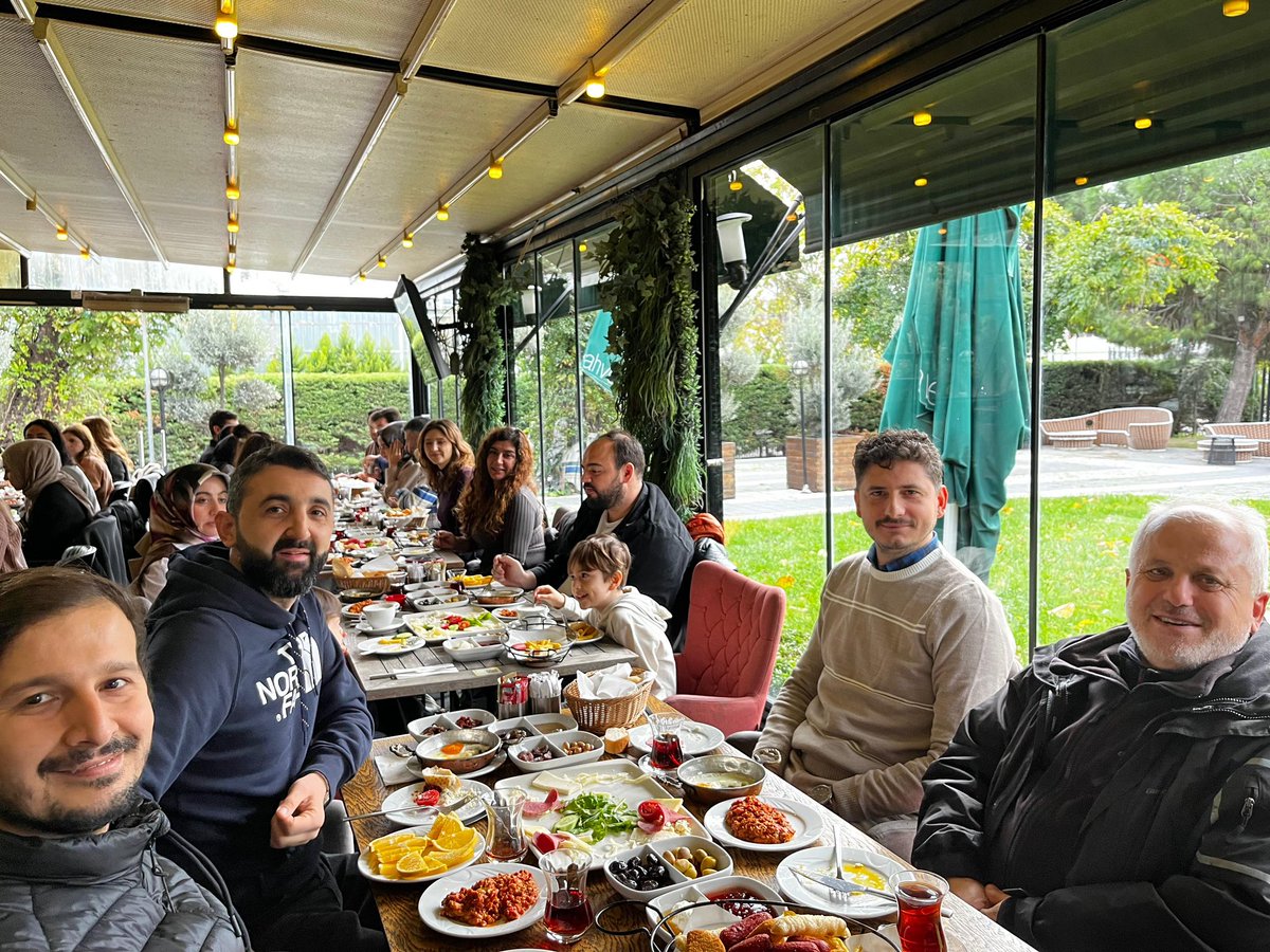 dogan1mustafa's tweet photo. Veli toplantısı öncesi öğretmenlerimizle sabah kahvaltısında buluştuk. İlçe müdürümüz Feyzullah Sert hocamız teşrif ettiler. Güzel dilekleri için teşekkür ederim 🙏 @feyz65 @MucahitYentur https://t.co/s3WKxjHBTs