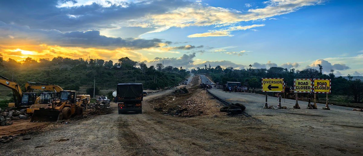 KeNHAKenya's tweet photo. ROAD OPEN 

1/2 The Kenya National Highways Authority informs the public that Mtwapa - Kilifi (A7) Road is now open to traffic.
This follows completion of restoration works at the Mbogolo Bridge that was washed away by floods. https://t.co/4AYtGmLN5W