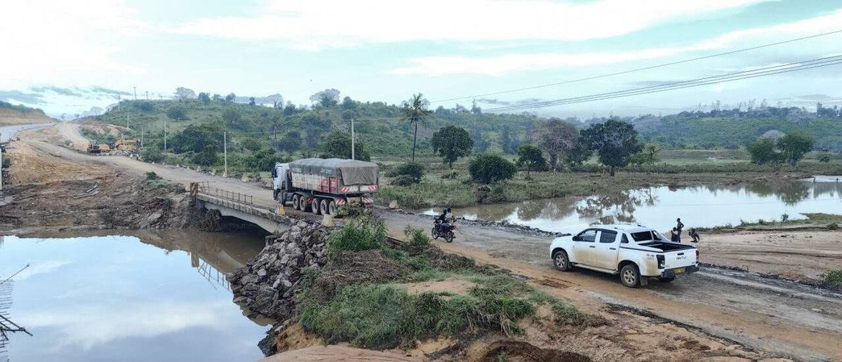 ROAD OPEN 

1/2 The Kenya National Highways Authority informs the public that Mtwapa - Kilifi (A7) Road is now open to traffic.
This follows completion of restoration works at the Mbogolo Bridge that was washed away by floods.