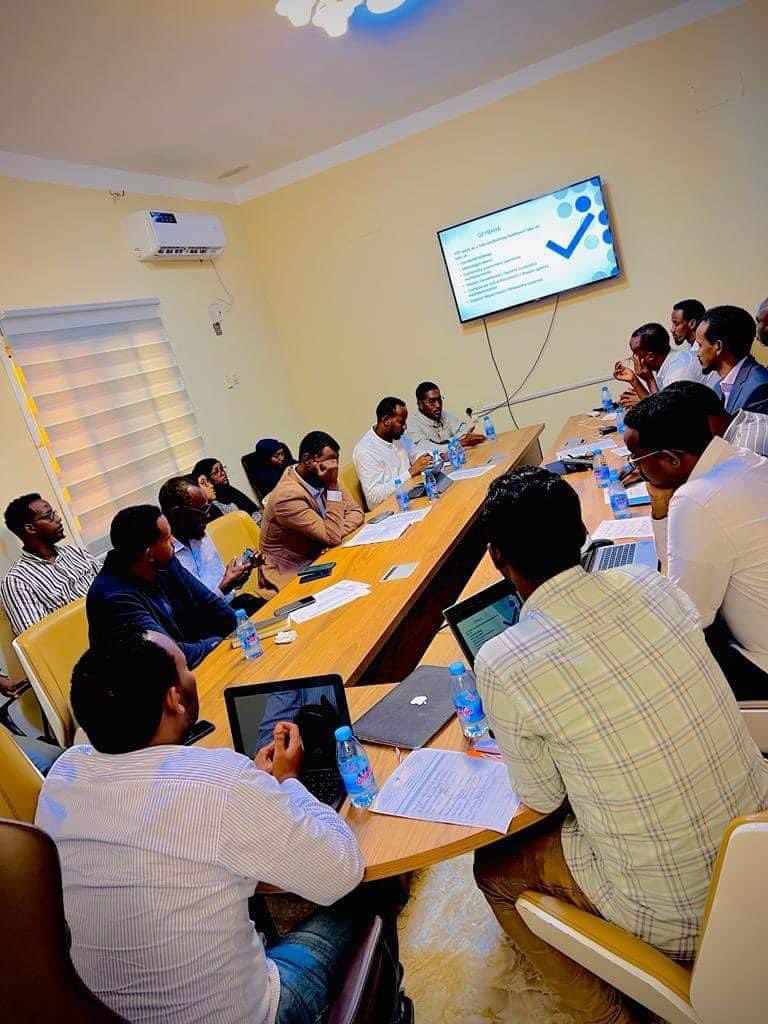 somtecas's tweet photo. Waxaa sharaf weyn u ah Ururka Somtecas in Mudane Aydaruus Abdullahi oo ay u magacaaben in uu ku matalo Gudiga Qaran ee Farsamada Korontada oo ay dhistay Hay'adda Tayo-dhawrka Soomaaliyeed
Gudiga ayaa ka shaqeenaayo diyaarinta adeeg halbeeg oo la isku waafaqsanyahay
#somtecas https://t.co/xIYO6SD4el