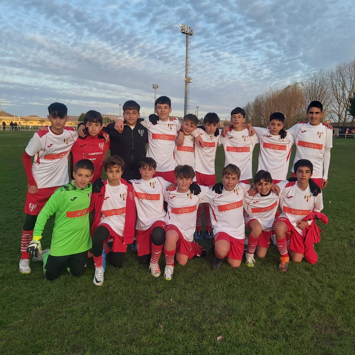 cdburgales's tweet photo. Nuestro Infantil @villarrealarquitectos ayer conseguía un trabajado empate en un partido muy bonito y deportivo entre @vadillos_cf y nuestro @cdburgales
Seguimos sumando momentos de aprendizaje y formación.
Gracias por apoyo a familias y patrocinadores. https://t.co/agDnDy3RUz