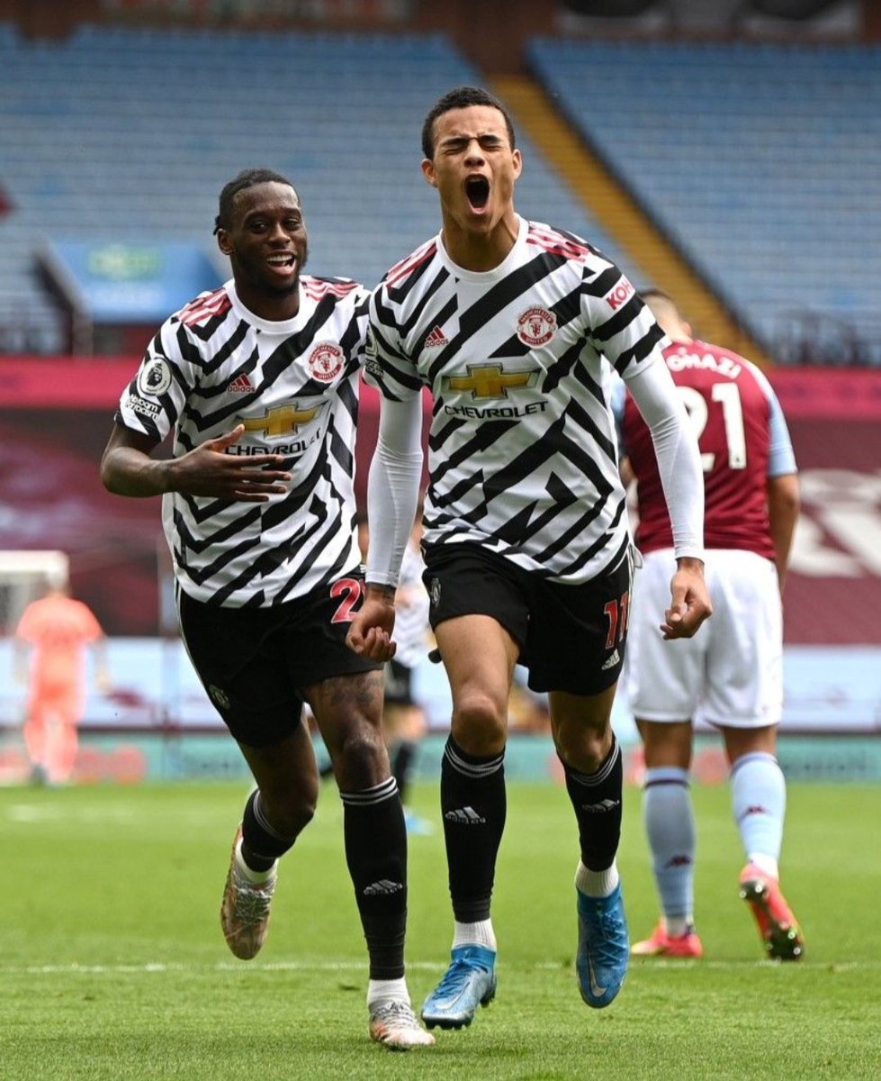 UtdToph's tweet photo. Happy birthday friend 🎉 @awbissaka https://t.co/ZWoeZniMtr