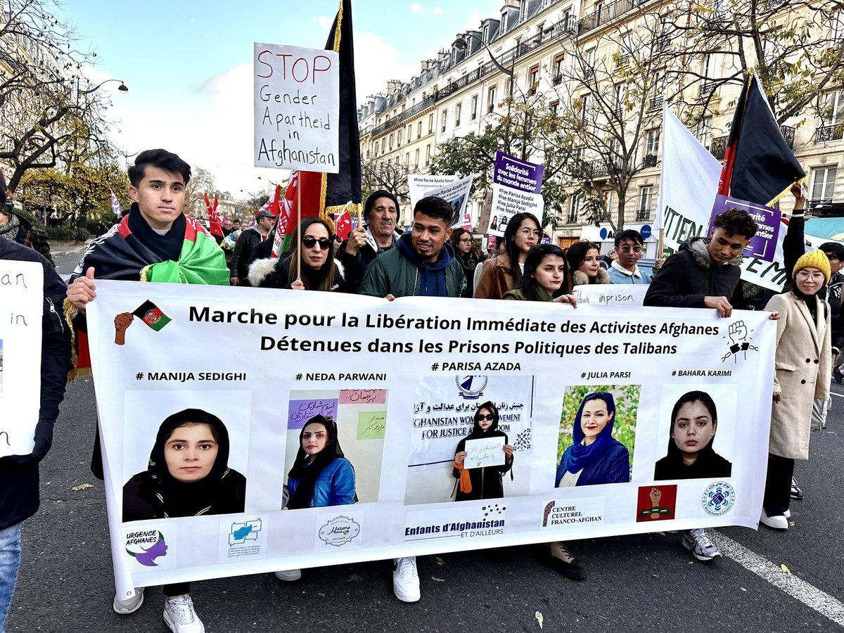 International Day of Elimination of Violence against Women: We raised our voices in Paris, France for women activists imprisoned in Afghanistan and against gender apartheid 
#16DaysOfActivism #FreeParisaAzada 
#speakupforafghanwomen
#16DaysOfActivismAgainstGenderBasedViolence…