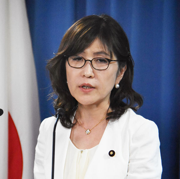 nihonjintamasii's tweet photo. 今朝、NHK日曜討論に出演された
自民党 稲田朋美幹事長代理
『政治不信の根底には国民のモラルの低下があるのではないか』

モラルの低下は、利権を漁る政治家
稲田朋美、お前や‼️💢💢💢

防衛大臣の時に夫名義で軍需株、2万株取得🤬🤬🤬 https://t.co/q72RfyfHjb