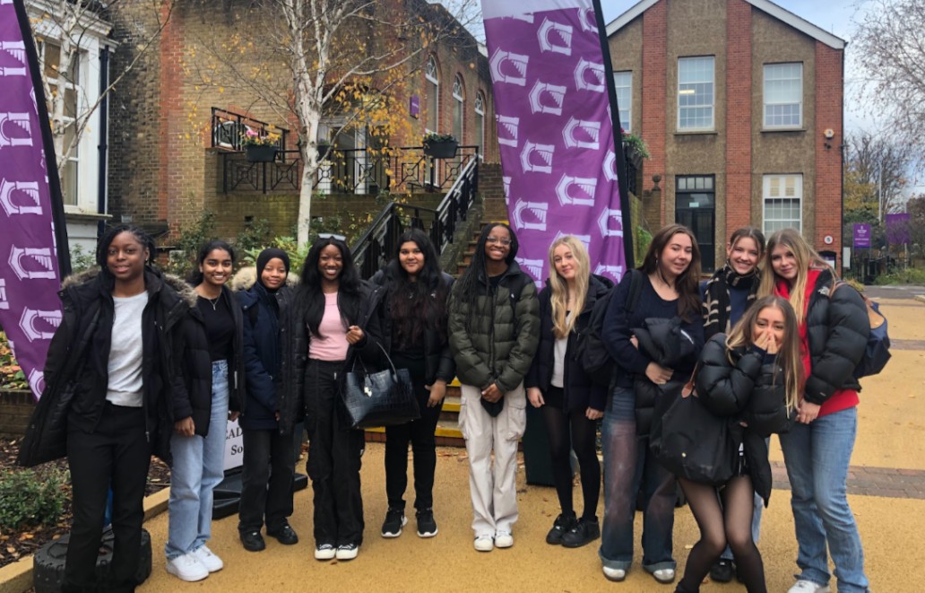 SydenhamHigh's tweet photo. #GDSTlead South Sixth Former had an inspiring #CareerDevelopment day @suttonhighschool. The event sparked discussions on diverse business ventures and explored contemporary challenges faced by women in the 21st century. @GDST #fearnothing #ownyourfuture https://t.co/kJoN2Vthza