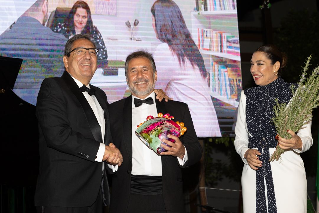 CPGaliani's tweet photo. Premio de la Salud 2022 en los Premios Escaparate por su trayectoria de excelencia profesional durante más de 30 años. 

Este reconocimiento es una motivación que nos impulsa a seguir superándonos en el cuidado y atención a la salud emocional de todas las personas. https://t.co/ZBKKW1JTse