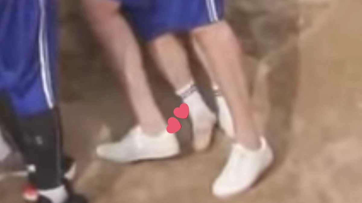 mi_dayoon's tweet photo. この時シンドンさんなぜかお靴履いてなくて、ジャンフンさんに押さえつけられてる時足がぷらーんってなってるの可愛すぎた😭🤦‍♀️🫶🏻
赤ちゃんの足だ՞߹ - ߹՞ #Shindong https://t.co/XRGBcBWzhk