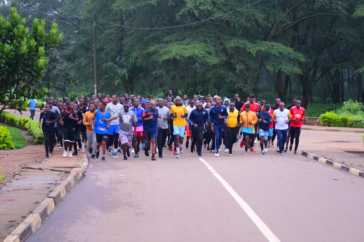 NyagatareDistr's tweet photo. Abatuye mu mujyi wa Nyagatare  no mu nkengero zawo bazindukiye muri Siporo rusange yasorejwe kuri sitade ya Nyagatare ahakorewe imyitozo ngororamubiri yayobowe n'umutoza muri siporo rusange @MUKASANelson14. Abayitabiriye bapimwe zimwe mu ndwara zitandura. https://t.co/4ATKh3hxrK