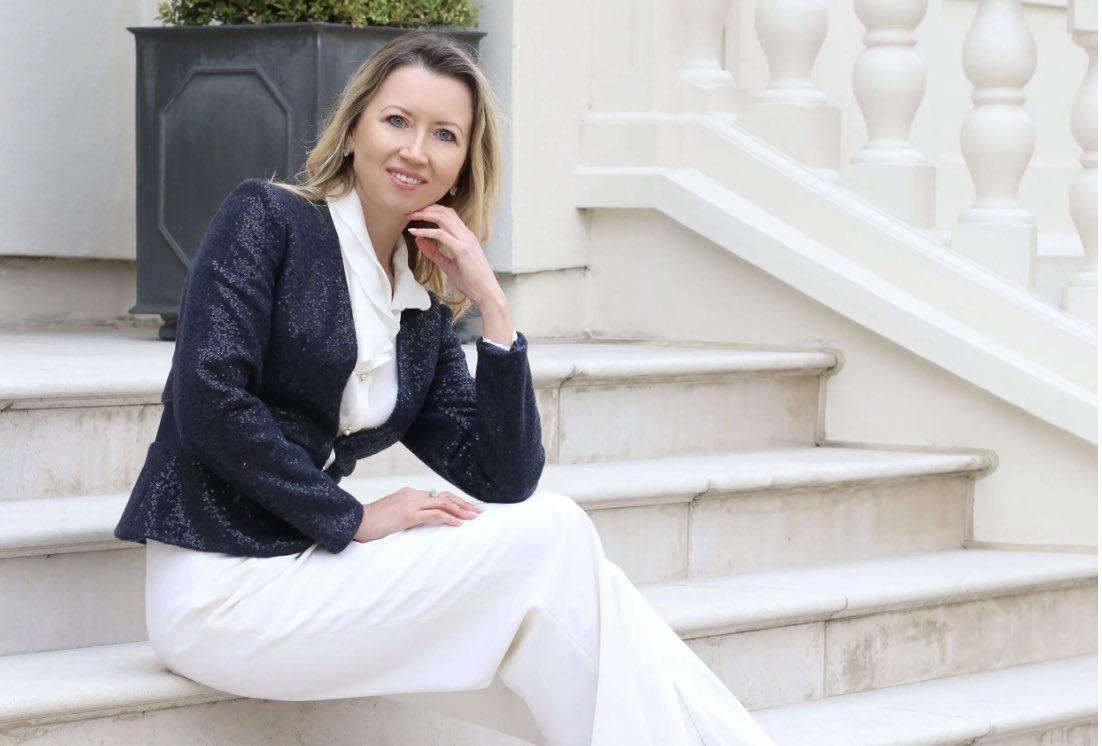 Discover a world of luxury and style with our stunning range of womens designer jackets. SAFIRO‘s festive couture jacket collection offers a captivating blend of artisanal elegance and contemporary fashion.

safiro.com/2023/11/25/lux…