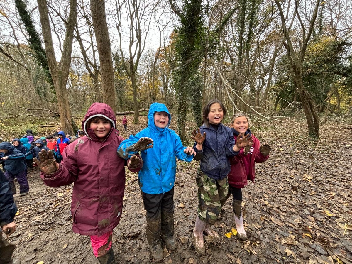 CCJuniorY5's tweet photo. A muddy morning in @CCJuniorForest school on Friday.

#CCJYear5 had a fantastic time going down the muddy slope!

#CCRiskTakers https://t.co/RcstNxKnHs