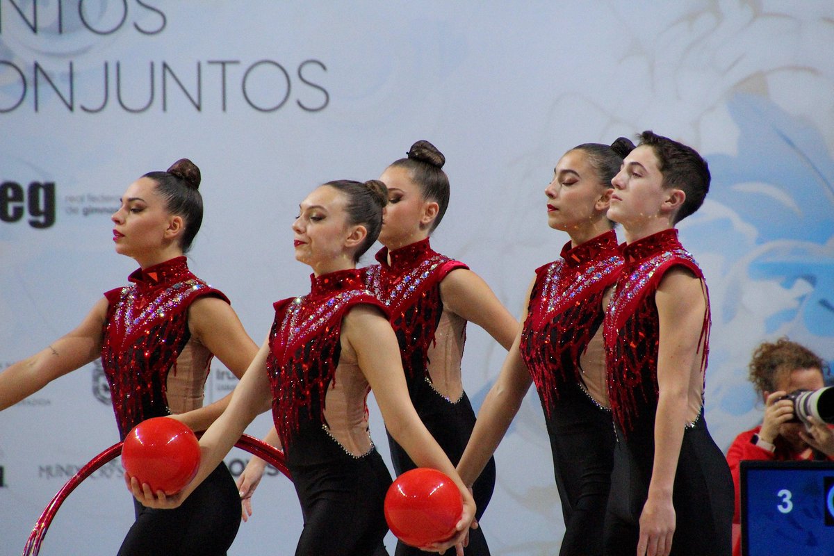 RFEGimnasia's tweet photo. 🤝 Cada vez más son los conjuntos mixtos que vemos sobre el tapiz. ¡Nos encanta!🥰 #GRPamplona23 https://t.co/i9TT8RKPQ3