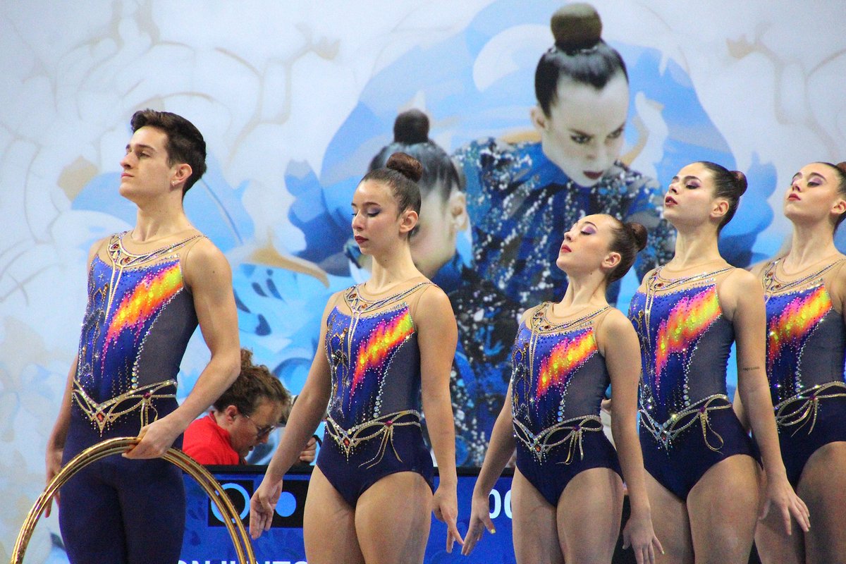 RFEGimnasia's tweet photo. 🤝 Cada vez más son los conjuntos mixtos que vemos sobre el tapiz. ¡Nos encanta!🥰 #GRPamplona23 https://t.co/i9TT8RKPQ3